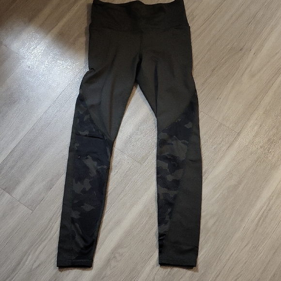 Under Armour Pants - Under Armour Black Camo Leggings